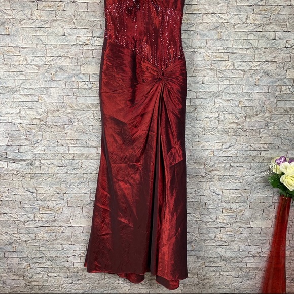 Pretty Me Prom by Moonlight Red  Size 2 Gown - Picture 11 of 14